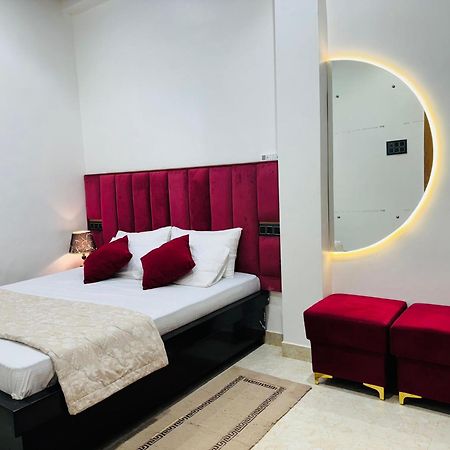 Aura Homestay พาราณสี ภายนอก รูปภาพ